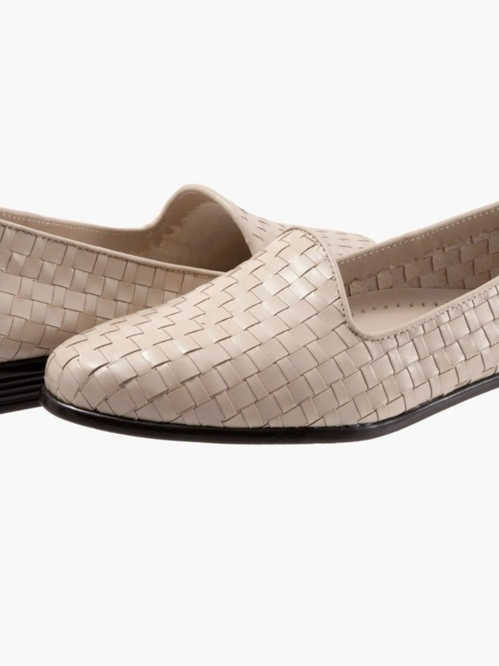Trotters "Liz" woven leather slip-on loafers  Flat. Color Bone Size 9M